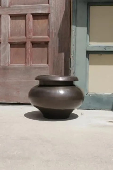 Garden Artisans ‘Arzu’ Brass Urn Planter 24 Inch Diameter Brass Bronze Finish