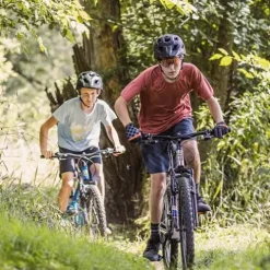 Mongoose Flatrock Womens Hardtail Mountain Bike 26-Inch Wheels 21 Speed Twist Shifters 16-Inch Lightweight Aluminum Frame Purple