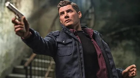 QMx Supernatural Dean Winchester 1:6 Scale Articulated Figure Tan