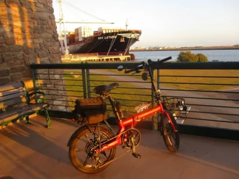 QUALISPORTS Voladors Folding Electric Bike 350W 7-Speed Powder Blue