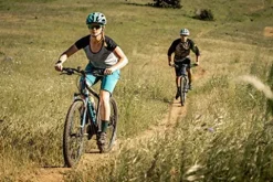 Schwinn Mesa 2 Adult Mountain Bike 21 Speeds 27.5 Inch Wheels Large Aluminum Frame Black