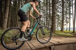 Schwinn Mesa 3 Adult Mountain Bike 21-Speed 27.5-Inch Black